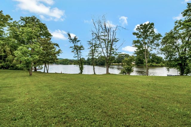 1014 Lakeview Cir, Ashland City, TN 37015