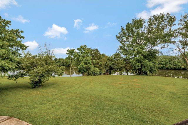 1014 Lakeview Cir, Ashland City, TN 37015