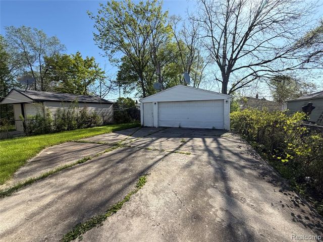5698 Greenview Avenue, Detroit, MI 48228
