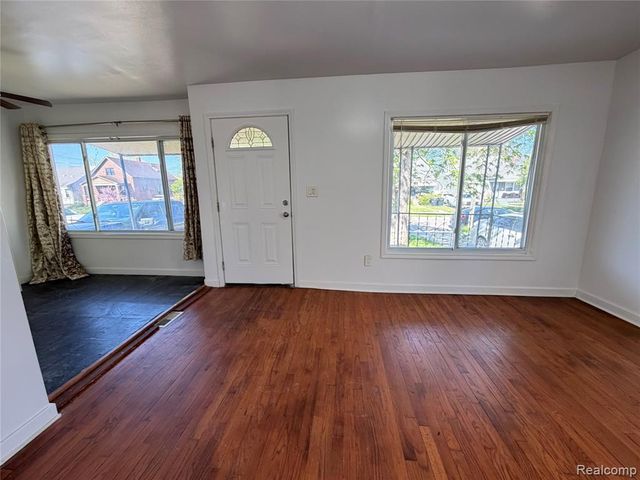 5698 Greenview Avenue, Detroit, MI 48228