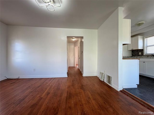 5698 Greenview Avenue, Detroit, MI 48228
