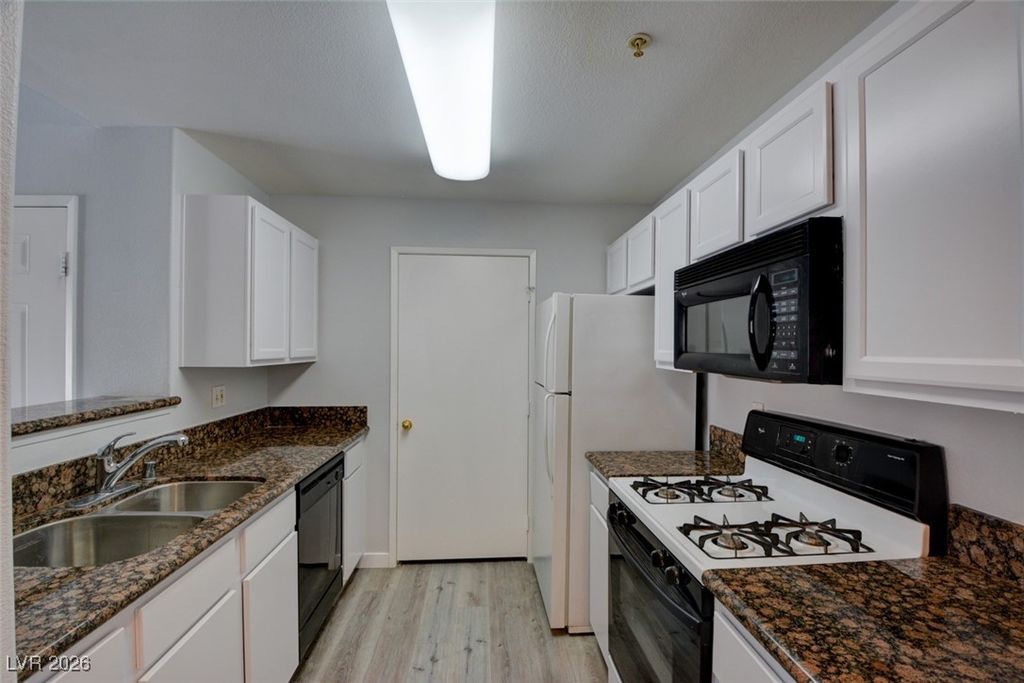 950 Seven Hills Drive 2026, Henderson, NV 89052