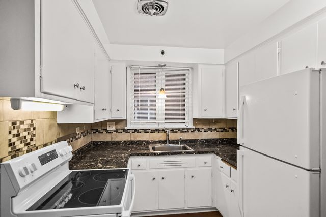 2230 Central Street G, Evanston, IL 60201