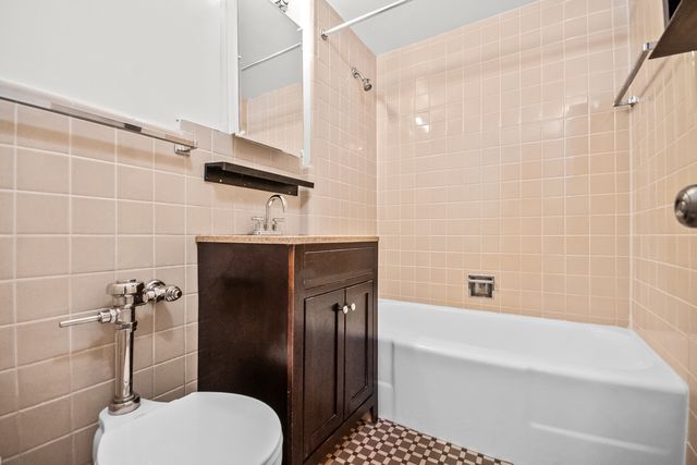 2230 Central Street G, Evanston, IL 60201