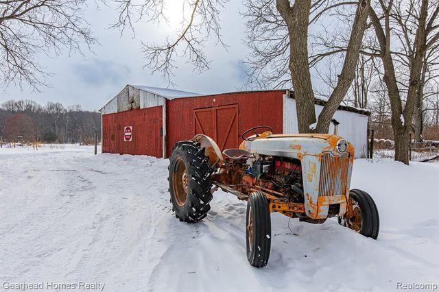 12749 Shaffer Road, Davisburg, MI 48350