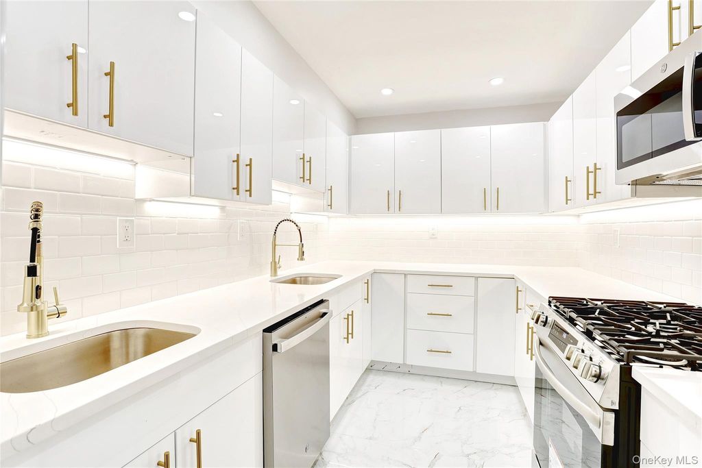 180 Kearsing Parkway B, Monsey, NY 10952 — photo 2