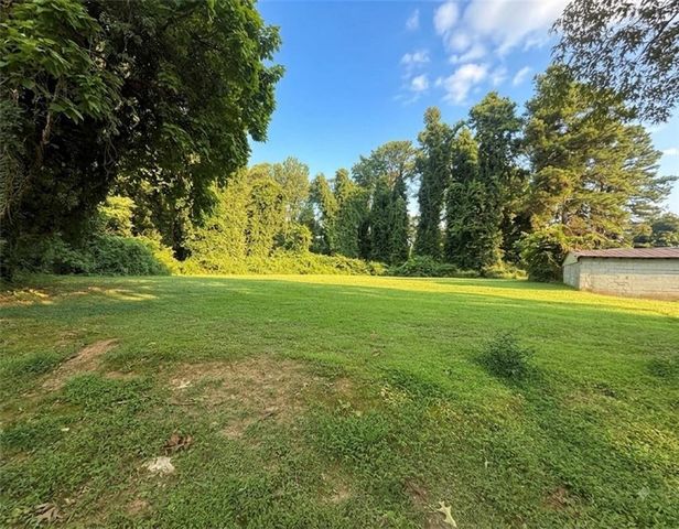 142 Hutton Place NW, Atlanta, GA 30318