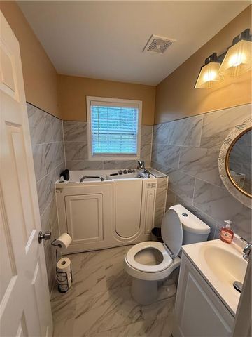 142 Hutton Place NW, Atlanta, GA 30318