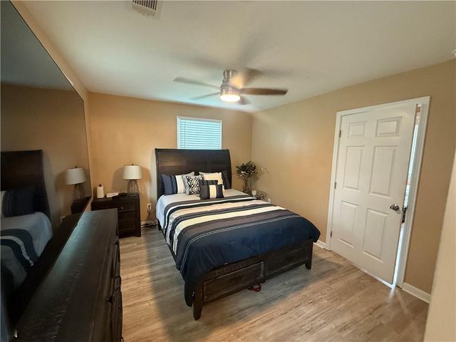 142 Hutton Place NW, Atlanta, GA 30318