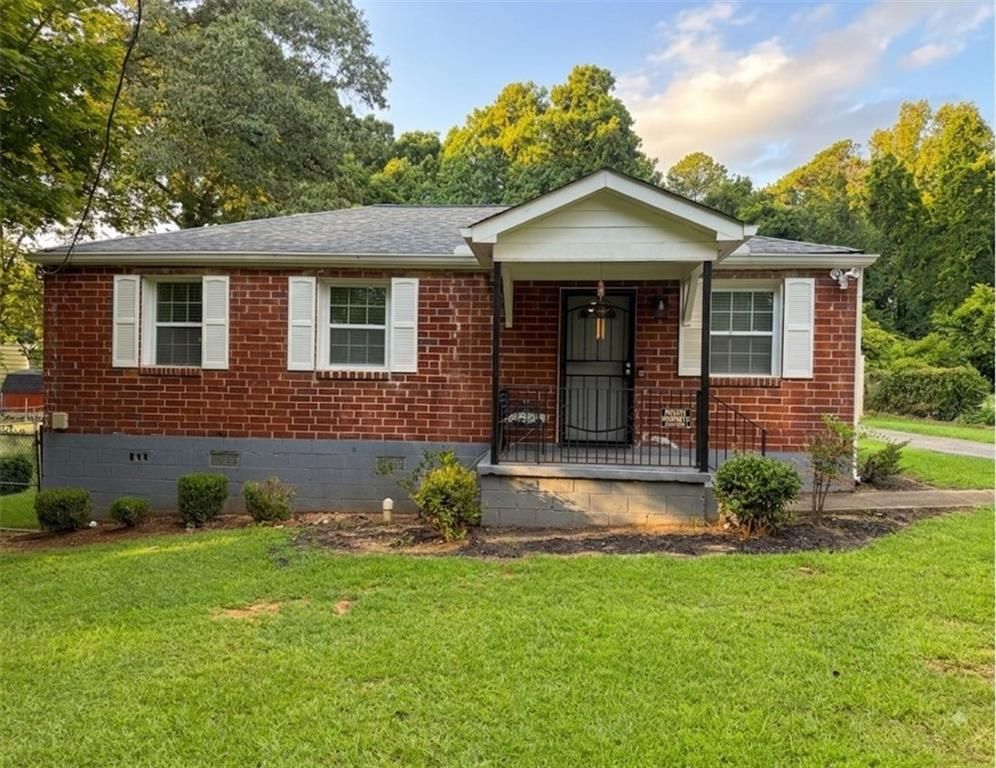 142 Hutton Place NW, Atlanta, GA 30318