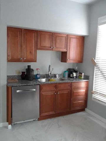 518 W Vine STREET, Milwaukee, WI 53212