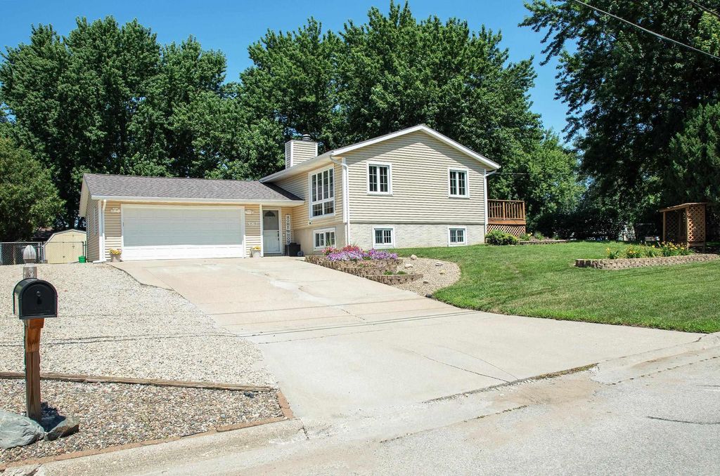 562 Jones Road, Evansdale, IA 50707
