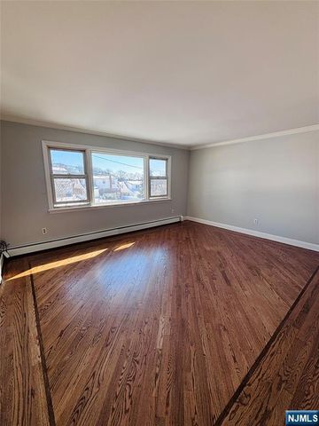 81 Lakeshore Drive, Prospect Park, NJ 07508