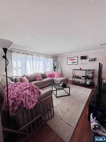 81 Lakeshore Drive, Prospect Park, NJ 07508