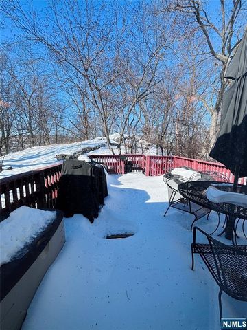 81 Lakeshore Drive, Prospect Park, NJ 07508