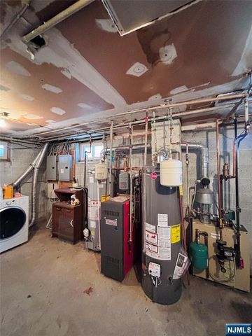 81 Lakeshore Drive, Prospect Park, NJ 07508