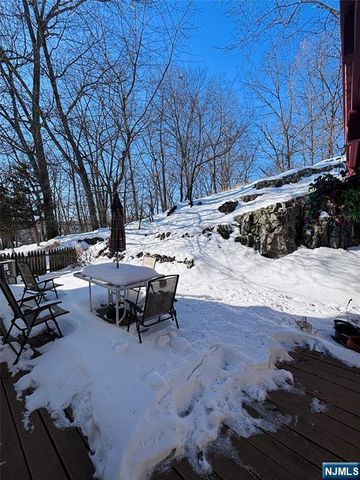 81 Lakeshore Drive, Prospect Park, NJ 07508