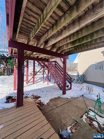 81 Lakeshore Drive, Prospect Park, NJ 07508