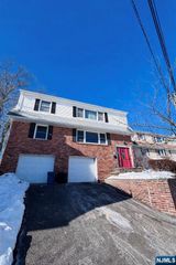 81 Lakeshore Drive, Prospect Park, NJ 07508