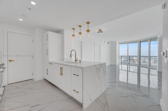 1900 N Bayshore Dr 3716, Miami, FL 33132