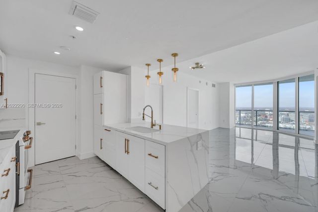 1900 N Bayshore Dr 3716, Miami, FL 33132