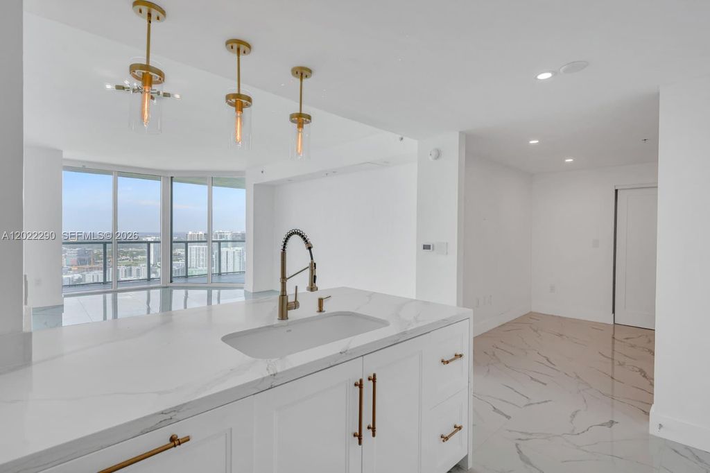 1900 N Bayshore Dr 3716, Miami, FL 33132