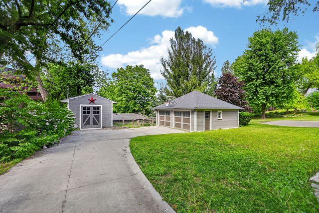 2831 Ridge Road, Des Moines, IA 50312