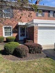 101 A Chatham Way, Mayfield Heights, OH 44124