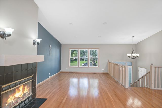 439 E Morse Avenue, Bartlett, IL 60103