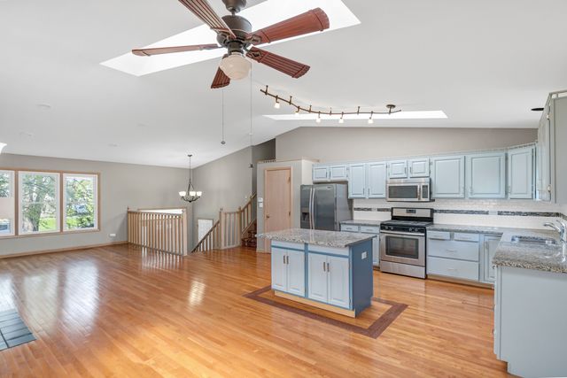439 E Morse Avenue, Bartlett, IL 60103