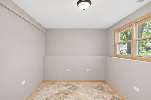 439 E Morse Avenue, Bartlett, IL 60103