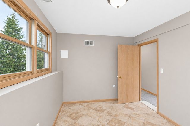 439 E Morse Avenue, Bartlett, IL 60103