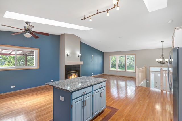 439 E Morse Avenue, Bartlett, IL 60103