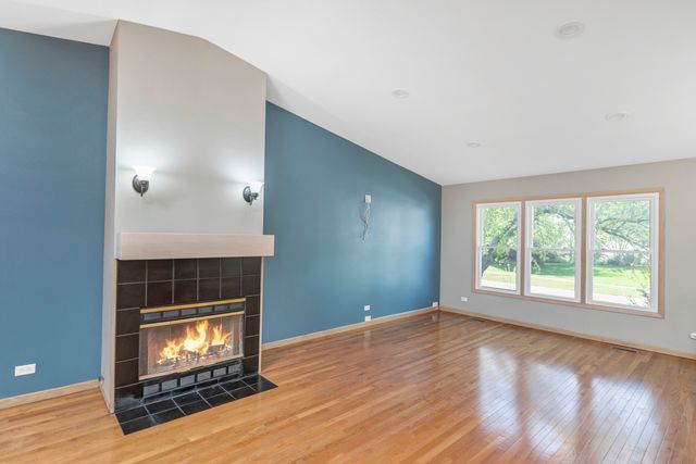 439 E Morse Avenue, Bartlett, IL 60103