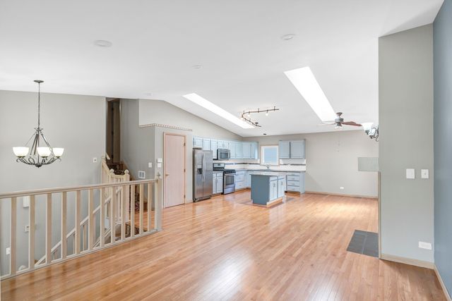 439 E Morse Avenue, Bartlett, IL 60103