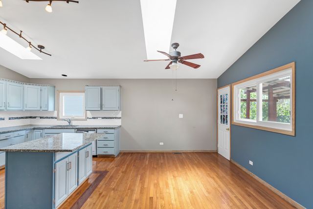 439 E Morse Avenue, Bartlett, IL 60103