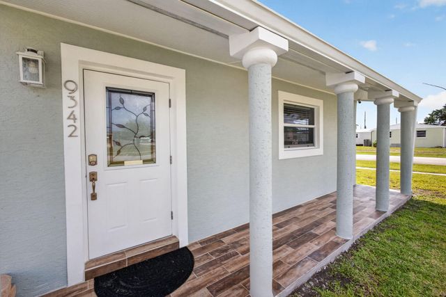 9342 Bloomfield Drive, Palm Beach Gardens, FL 33410