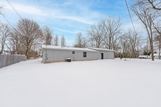 6818 E T Avenue, Vicksburg, MI 49097