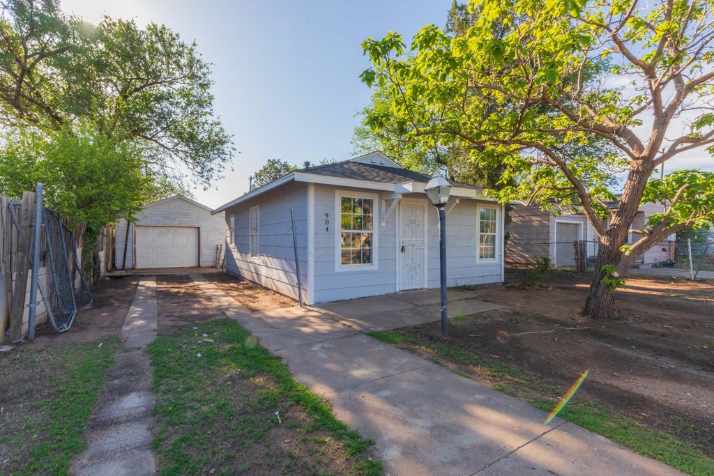 904 N Hayes Street, Amarillo, TX 79107