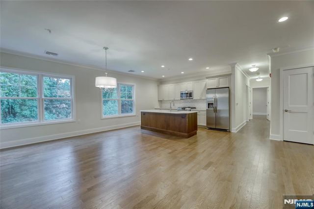 15-27 Royal Avenue 210, Hawthorne, NJ 07506