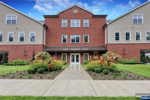 15-27 Royal Avenue 210, Hawthorne, NJ 07506