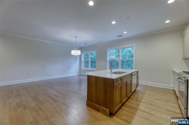 15-27 Royal Avenue 210, Hawthorne, NJ 07506