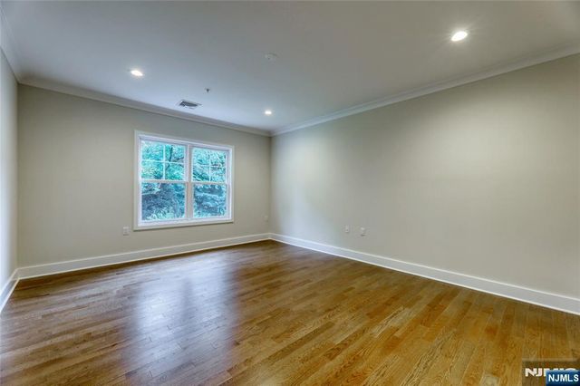 15-27 Royal Avenue 210, Hawthorne, NJ 07506