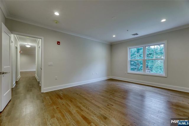 15-27 Royal Avenue 210, Hawthorne, NJ 07506