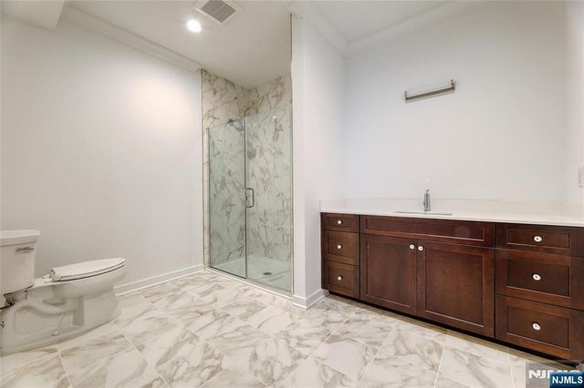 15-27 Royal Avenue 210, Hawthorne, NJ 07506