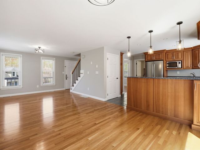 15 Jasmine Ct, Dracut, MA 01826