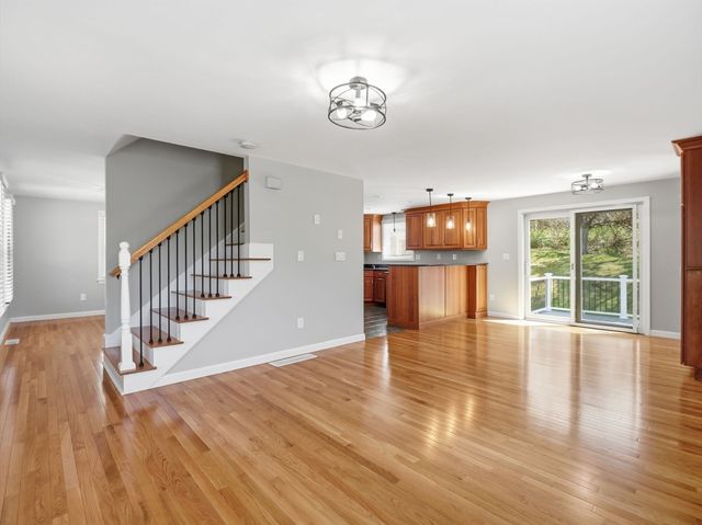 15 Jasmine Ct, Dracut, MA 01826