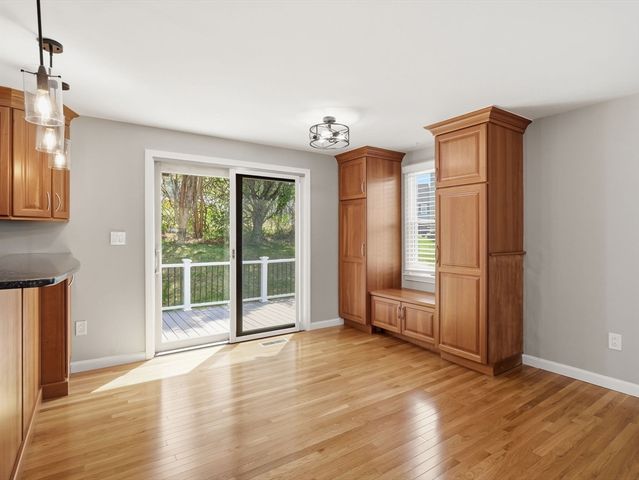 15 Jasmine Ct, Dracut, MA 01826