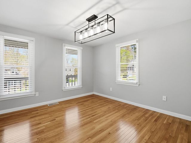 15 Jasmine Ct, Dracut, MA 01826