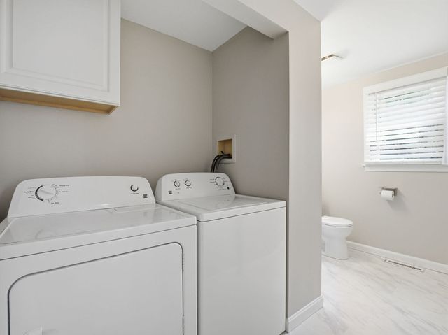 15 Jasmine Ct, Dracut, MA 01826